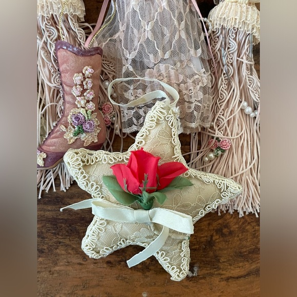 SOLD Vintage Victorian Inspired Christmas Ornament Collection❤️ - Picture 2 of 6